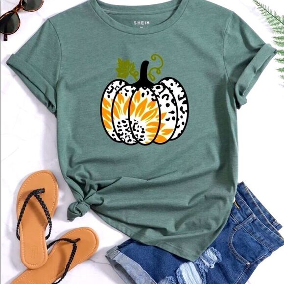 NWT Cute Fall Themed Casual T-Shirt - Picture 1 of 6
